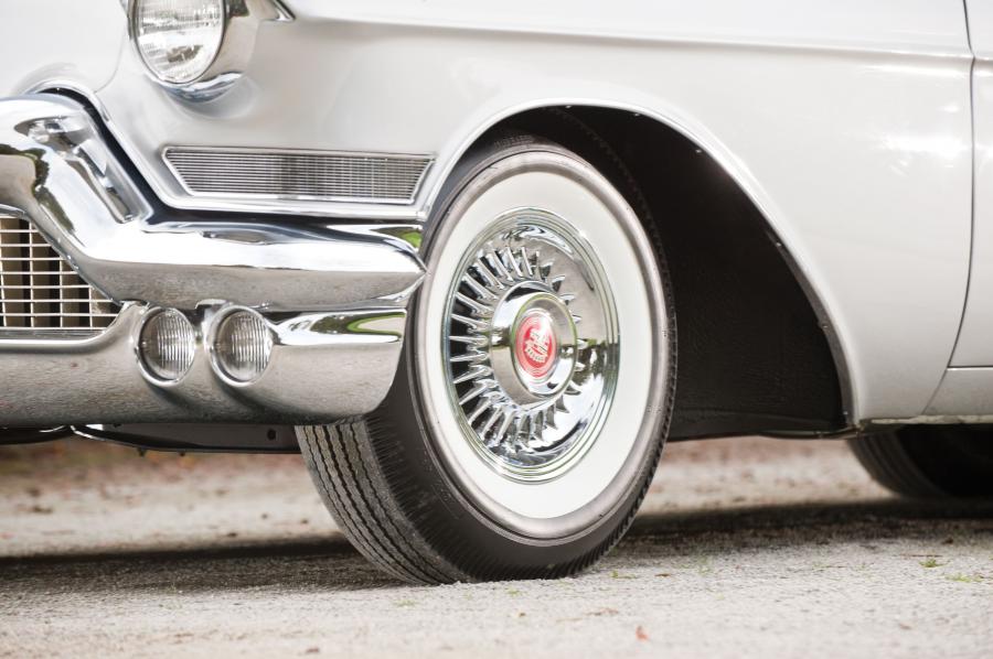  Cadillac Eldorado Biarritz Convertible 1957 года  (фото 72 из 98)